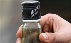 بطری‌های مشروبات‌الکلی و گلدسته‌های مسجد در پادگان منافقین