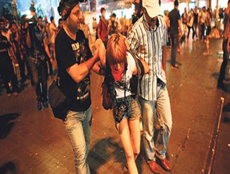 مخالفان ضد جنگ در ترکیه به خیابان ها ریختند/ بازداشت ۲۵ تن از معترضین توسط پلیس