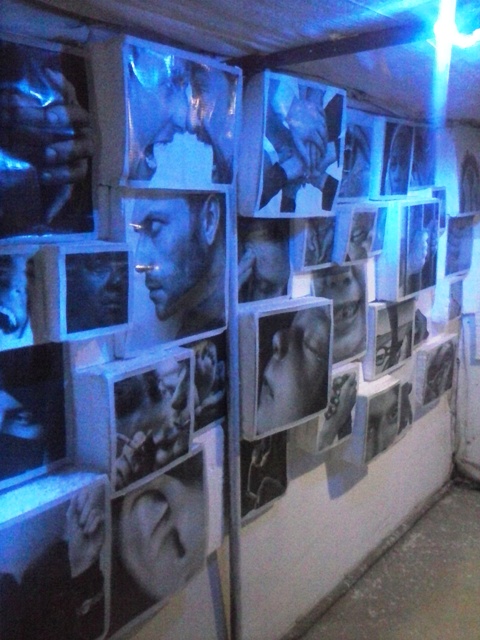تصاویری از نمایشگاه”اینجا چراغی روشن است” در خرمدره