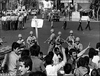 بازخوانی شکل گیری یک قیام مردمی/واکنش قاطع امام(ره) به شایعه تفاهم با شاه