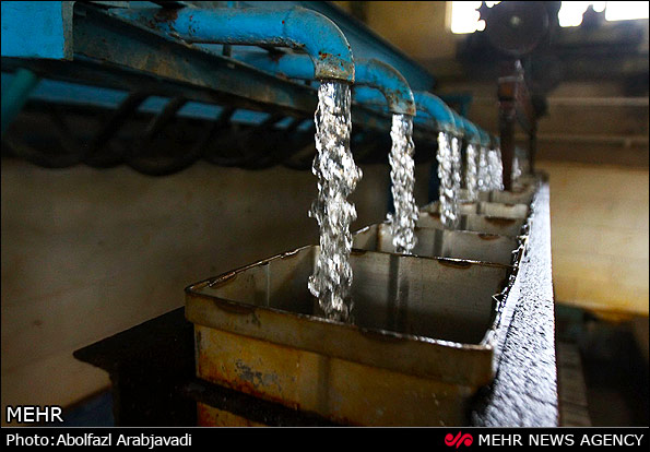 تصاویری از کارگاه تولیدی یخ