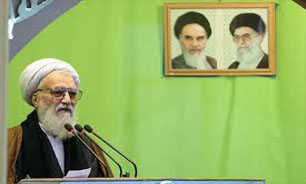 افرادی که به خبرگان راه می‌یابند باید وجودشان از اطاعت ولی‌امر پر باشد/مسئولان به هر فردی اعتماد نکنند