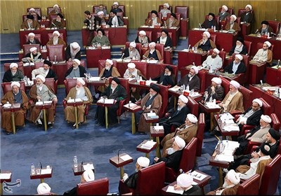 حمایت قاطع اعضای مجلس خبرگان از مواضع رهبر انقلاب در مسائل داخلى و بین‌المللى