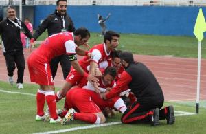 صدرنشینی تراکتور با گل به خودی شیری