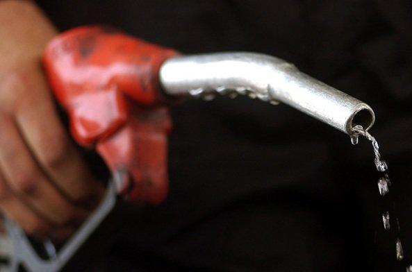 رکوردهای جدید بنزینی ایران ؛ طرح خودکفایی بنزین متوقف شد/ فرش قرمز برای بنزین‌های وارداتی