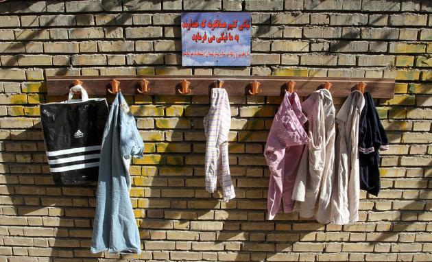 تصاویر/ جالباسی کار خیر در یکی از خیابان های شهر مشهد