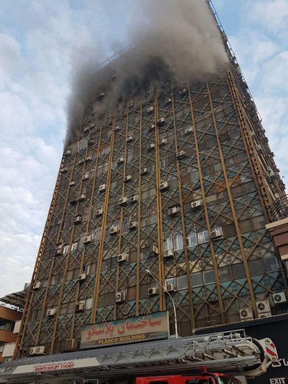 ساختمان پلاسکو کاملا فروریخت/شهردار تهران:بیش از ۲۰ آتش نشان به شهادت رسیدند+ فیلم و عکس