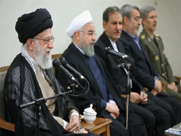 جهت گیری‌ها باید از «اقتصاد رانتی و نفتی» به «اقتصاد مولد و مردمی» تغییر یابد/ لزوم کار جهادی و تلاش بی‌وقفه برای حل مشکل معیشت مردم