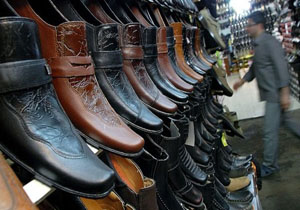 دردسرهای قاچاق برای کفش ملی/ مردم عراق از کفش ایرانی استقبال کردند