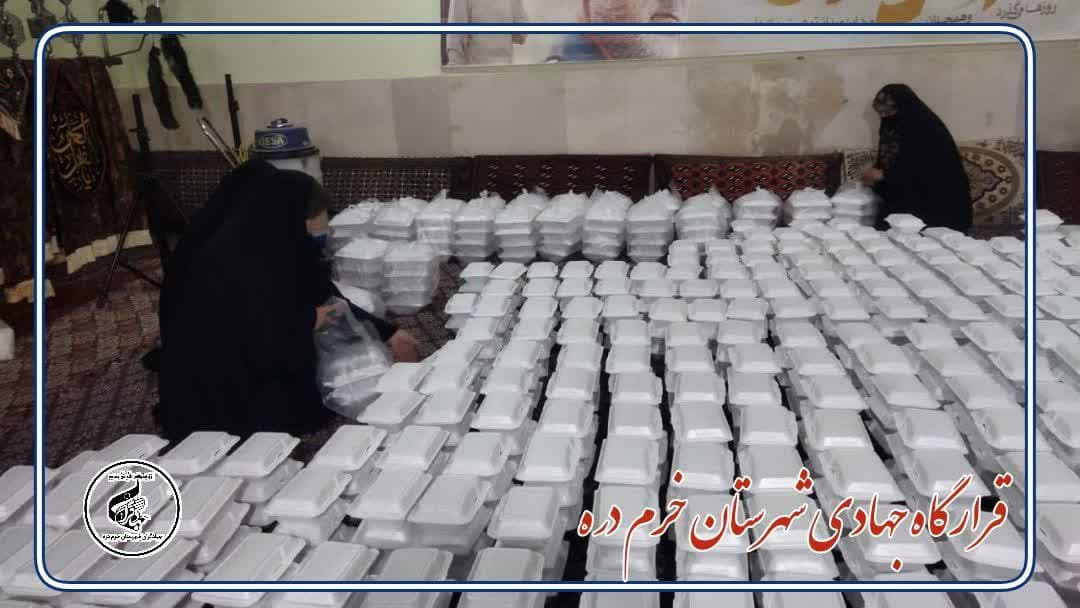 طبخ و توزیع ۳۰۰۰پرس غذای گرم توسط قرارگاه جهادی شهرستان خرمدره