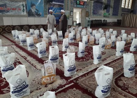  عکس/ توزیع بسته های حمایتی بین نیازمندان در خرمدره