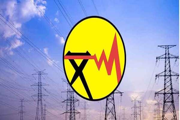 ریختن لبنیات فاسد مقابل اداره برق خرم‌دره