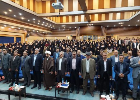 معلمی شغل نیست، یک رسالت و مسئولیت بزرگ است