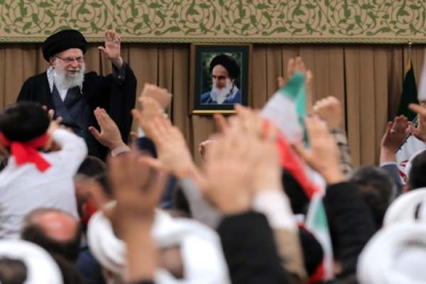 ملّت ایران هویت خود را به رخ دشمنان کشید