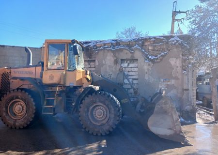 تخریب مغازه‌های حاشیه میدان آزادی خرم‌دره