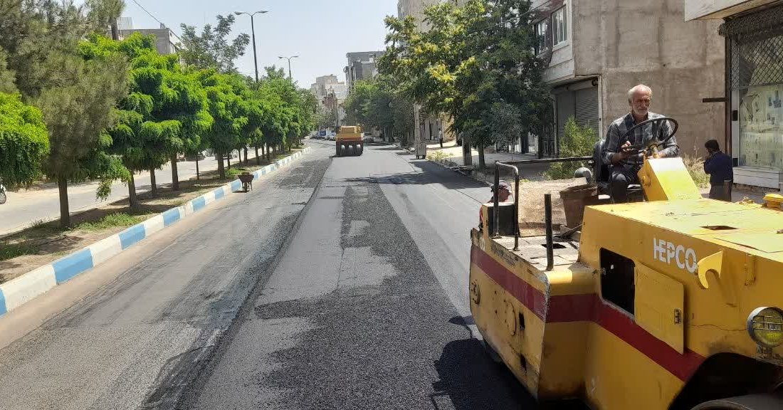 عملیات روکش آسفالت بلوار امیر کبیر جنوبی در حال اجراست