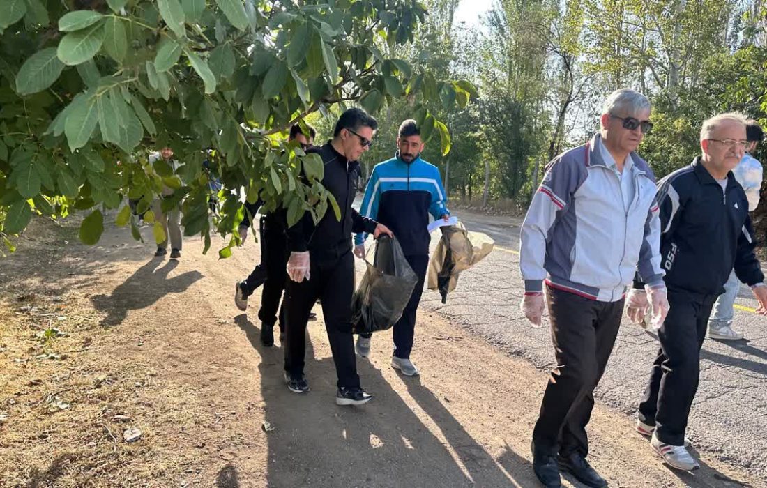 پاکسازی محیط زیست در جاده توریستی سوکهریز